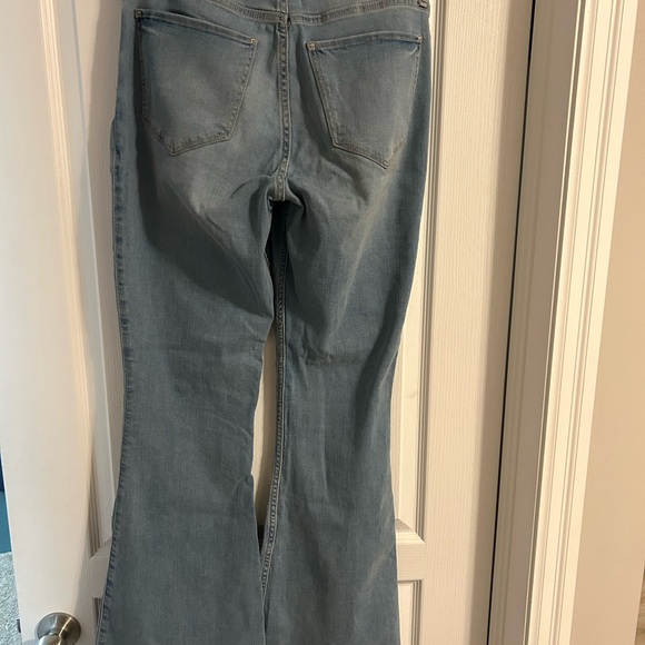 Hollister Curvy high rise vintage flare jeans - Picture 3 of 3